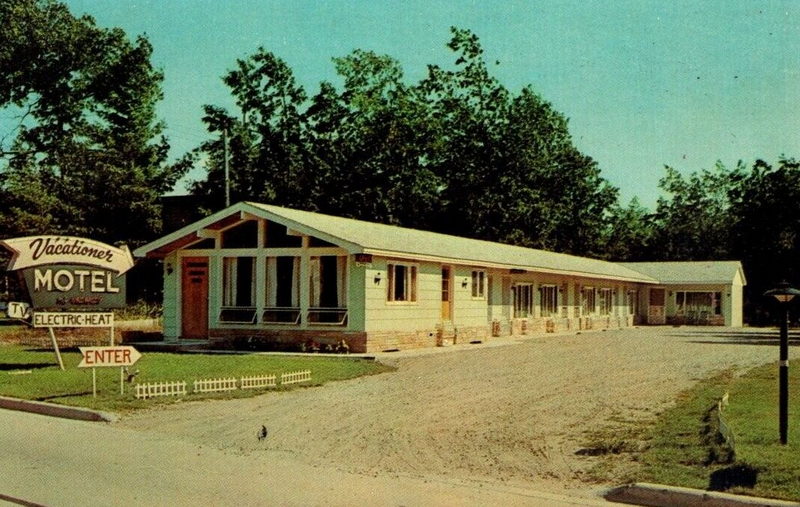 Vacationer Motel - Vintage Postcard